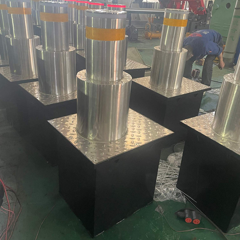 telescopic bollard (12)